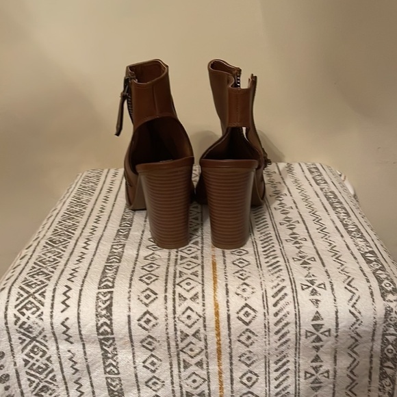 Perfect for spring or summer open toe booties - Picture 2 of 4